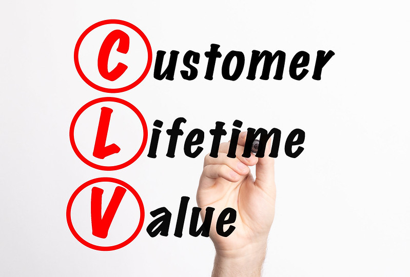 Customer Lifetime Value (CLV)adalah jumlah total uang yang diharapkan dari pelanggan untuk dibelanjakan pada produk Anda, selama seluruh periode hubungan bisnis keduanya.